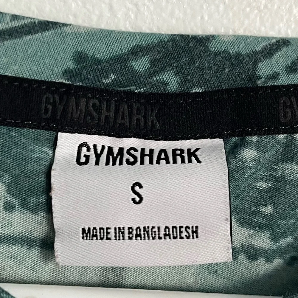 Gymshark • Chalk Tank Men's Green Camo Sleeveless Shirt